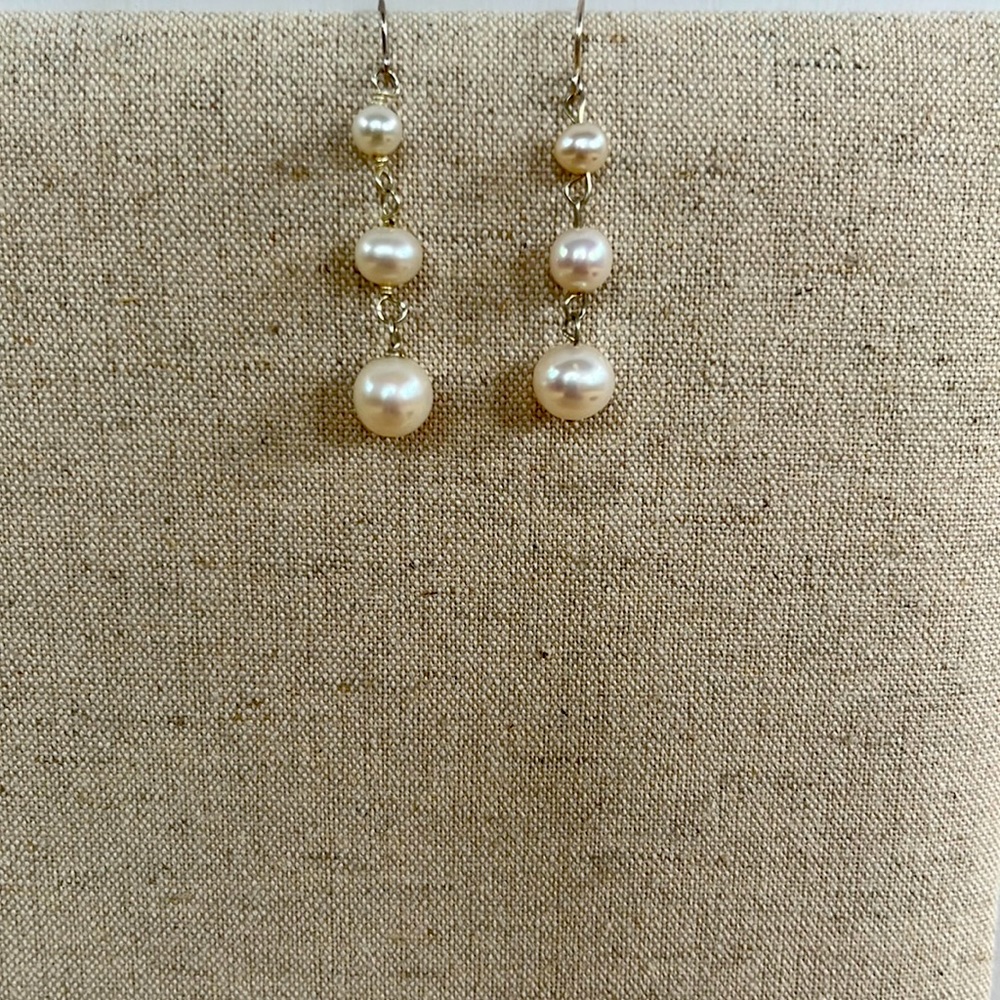 Graduated freshwater pearl earrings with sterling silver fittings
